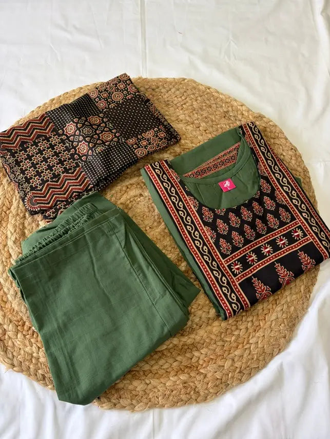 Women's Gamthi Cotton Mirror & Patch Work Kurta Pant Dupatta Set (Pista Green)