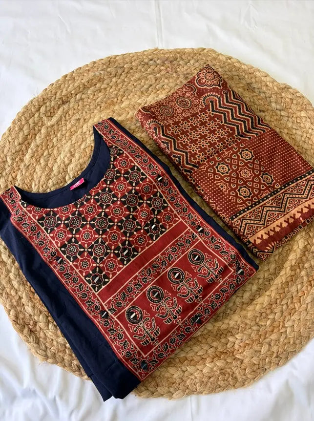 Women's Gamthi Cotton Mirror & Patch Work Kurta Pant Dupatta Set (Black)