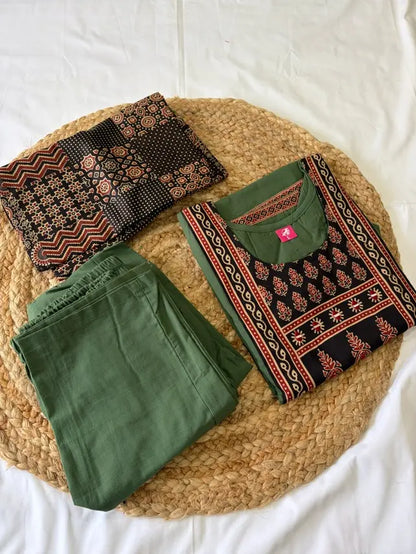 Women's Gamthi Cotton Mirror & Patch Work Kurta Pant Dupatta Set (Pista Green)