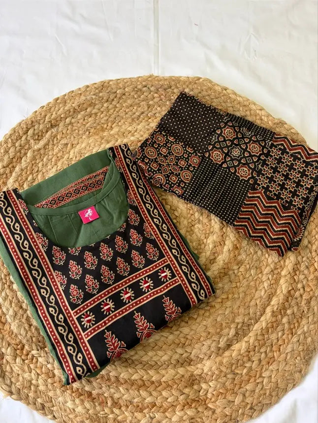 Women's Gamthi Cotton Mirror & Patch Work Kurta Pant Dupatta Set (Pista Green)